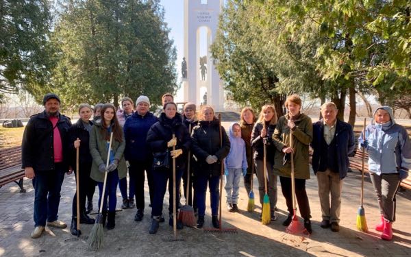 Работники брянского лесничества и лесопожарной службы навели порядок на Покровской горе