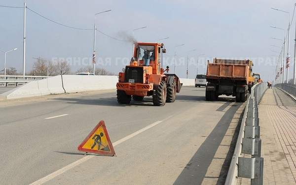 В Брянске стартовал ямочный ремонт с использованием горячего асфальта