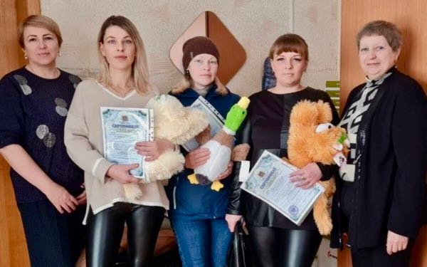 В Суземке Брянской области три многодетные семьи получили сертификаты на материнский капитал