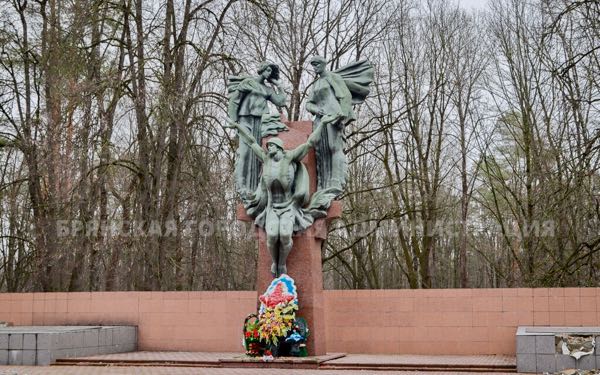 В Бежицком районе Брянска на Почтовой начался ремонт Воинского мемориала