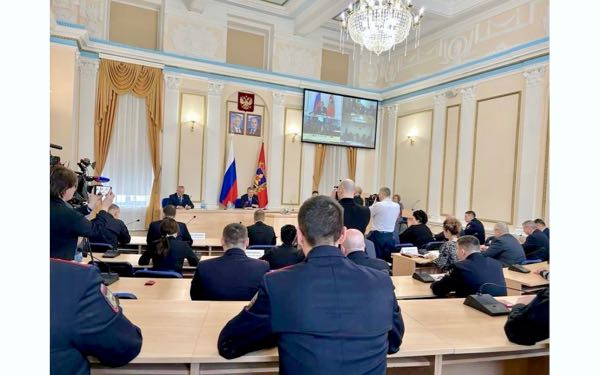 Губернатор Александр Богомаз наградил 9 брянских полицейских, задержавших участников теракта в «Крокус Сити Холле»