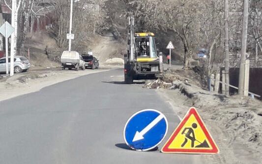 В селе Телец Брянской области строят тротуар с электроосвещением