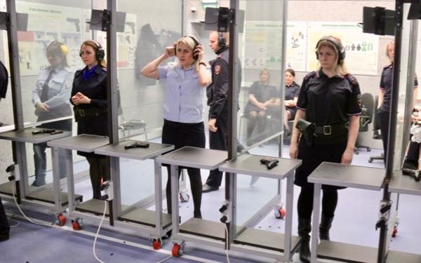 Брянские полицейские провели турнир по стрельбе ко Дню 8 марта