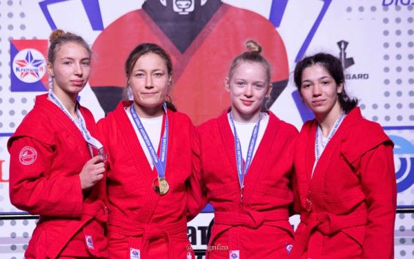 В Брянске стали известны победители первого дня Чемпионата России по самбо