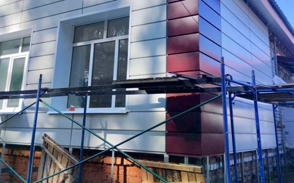 В Брянском районе продолжается капитальный ремонт Нетьинской средней школы