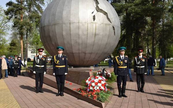 У памятника жертвам аварии на Чернобыльской АЭС в Брянске прошел митинг