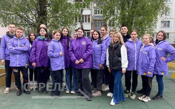 Брянские волонтёры провели субботник на территориях, которые благоустроены по решению жителей