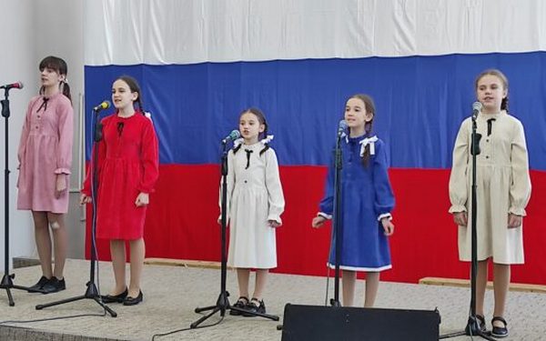 В Трубчевске прошёл зональный смотр-конкурс «Я вхожу в мир искусств»