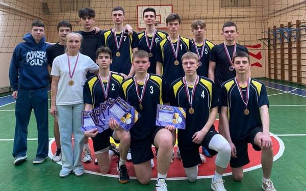 В Брянской областной спартакиаде победили погарские волейболисты