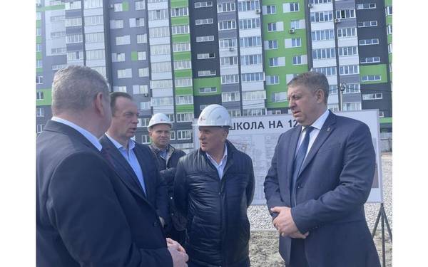 Губернатор Александр Богомаз осмотрел ход строительства социально важных объектов в Брянске и Фокино