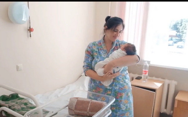 Более 900 брянских семей получили единовременную выплату на рождение ребёнка