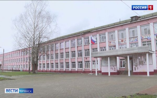 В Брянске ремонтируют три школы