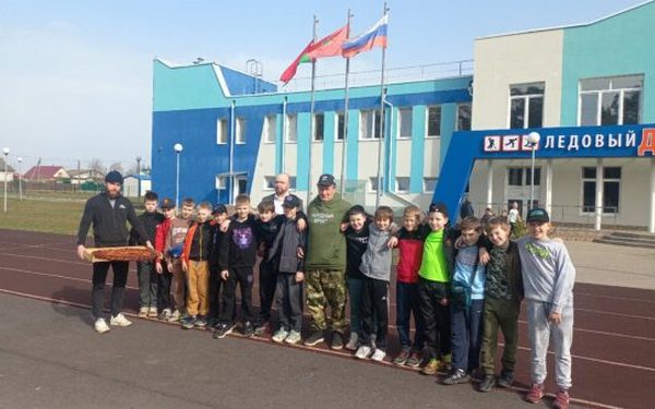 Юных белорусских хоккеистов Жуковка встретила большим караваем