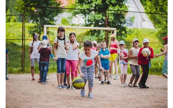 Летом в брянских школах откроют более 360 лагерей