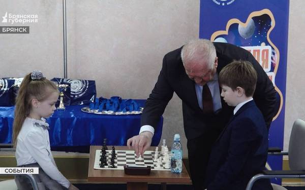 В Брянске в «Космическом» турнире по шахматам участвуют десятки юных талантов