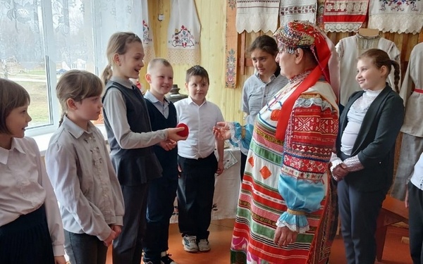 Для ребят из Гришиной Слободы провели познавательную экскурсию «Жива и поныне старина»