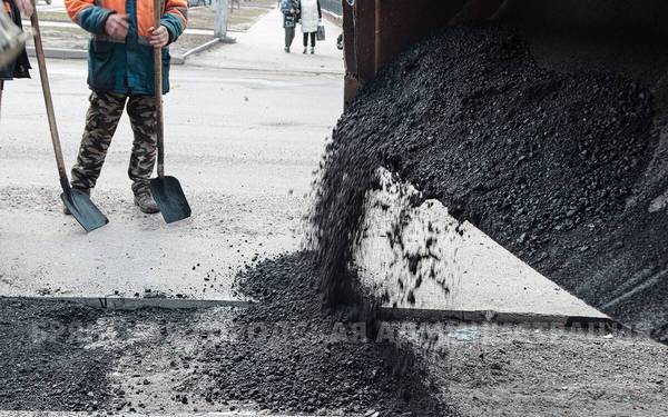 В Брянске горячим асфальтом залили более полутора тысяч квадратных метров ям