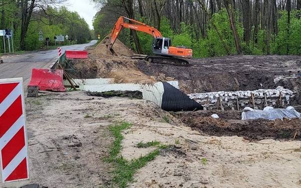 В Навлинском районе капитально ремонтируют мост через реку Крапивна