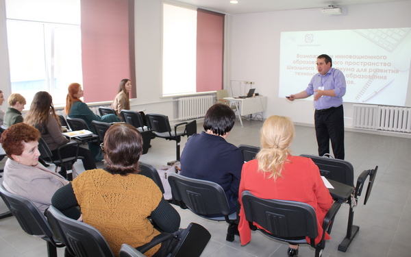 Брянские педагоги поделились опытом подготовки детей в центрах образования «Точка роста» и ЦТО