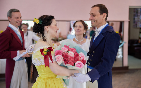 В Международный День танца Брянский клуб исторического танца «Аврора» отметил свой День рождения