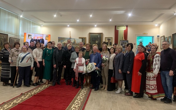 В Брянске открылась юбилейная выставка заслуженного художника России Михаила Решетнёва