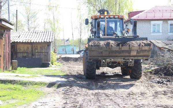 В Локте Брянской области строители приступили к благоустройству дворовых территорий