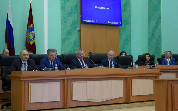 Губернатор Александр Богомаз выступает с отчётом о деятельности правительства Брянской области в 2023 году