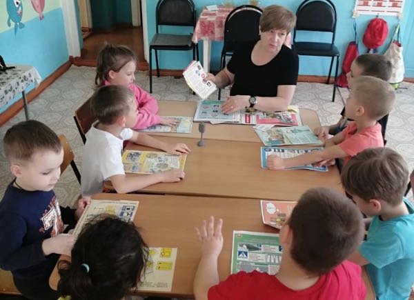 Система работа в детском саду по ознакомлению детей дошкольного возраста с правилами дорожного движения