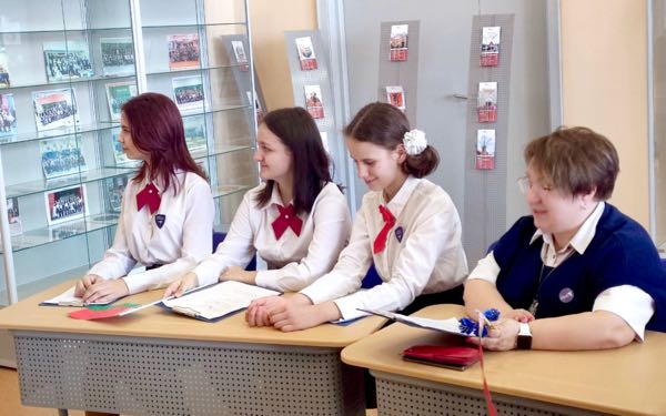 Телемост дружбы связал школу № 75 Гомеля и Центр образования «Перспектива» Брянска