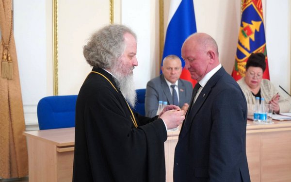 Медали и грамоты вручены руководителям Брянщины и предприятий АПК региона за благотворительную помощь Московской духовной академии