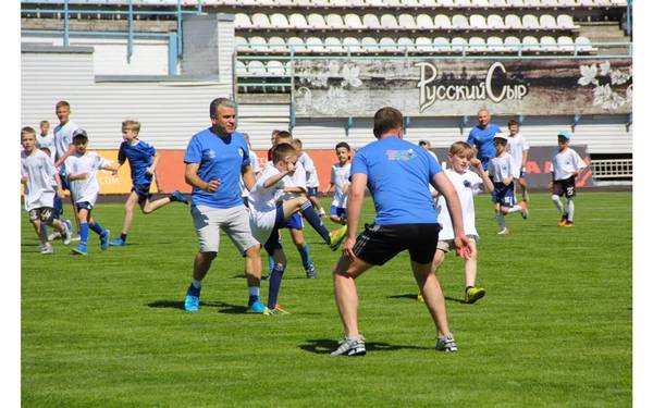 В футбольном матче 100 детей против 15 взрослых игра завершился ничьей