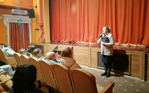 Семьи участников СВО посетили спектакль Брянского театра кукол