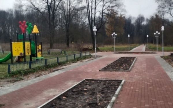 Обновление городского парка в Дятьково продолжается