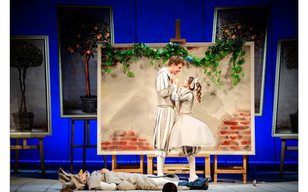 В Брянске Могилёвский драмтеатр представил комедию «Романтики»