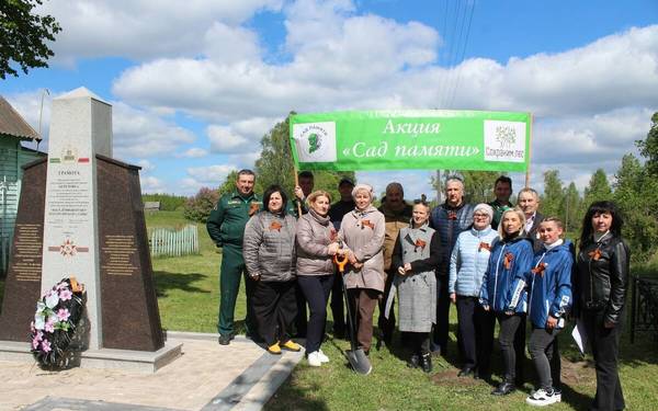 «Сад памяти» высадили в брянской деревне партизанской славы Берёзовка