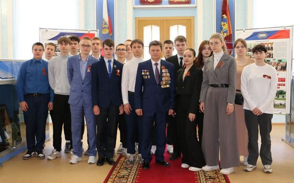 В Брянской облдуме продолжаются встречи с учащимся и студентами