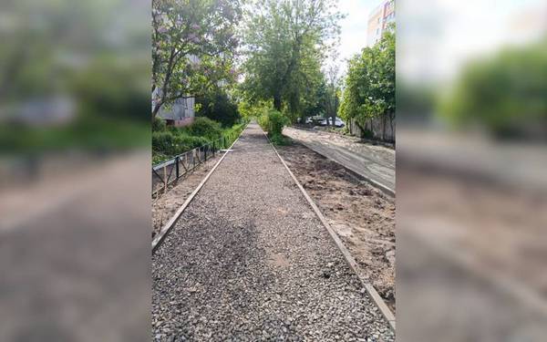 В Бежицком районе города Брянска по переулку Брянскому обустраивают тротуары