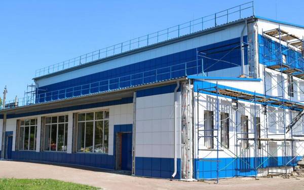 В Комаричском районе ведётся капитальный ремонт спортшколы