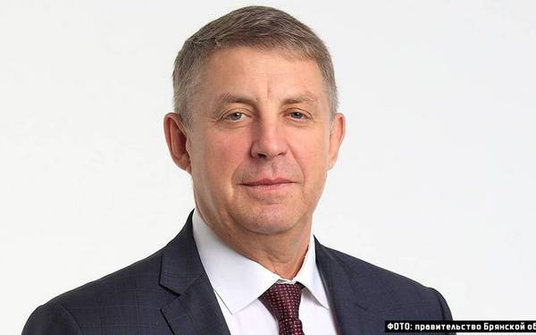 С высокими государственными наградами брянцев поздравил губернатор Александр Богомаз