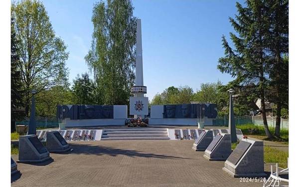 В Злынке по нацпроекту к Дню Победы обновили мемориал