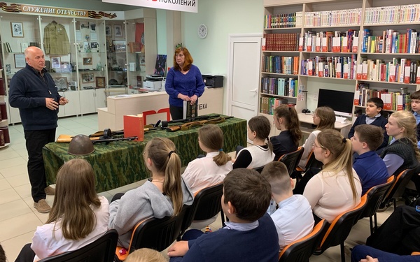 В модельной Детской библиотеке № 2 Брянска состоялась встреча с председателем Совета БРОО ПО «Возрождение»