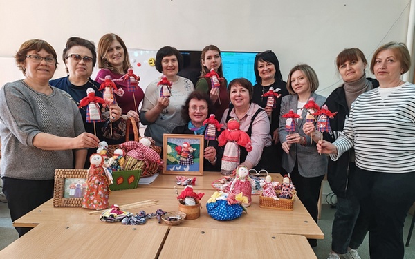 В Брянске откроется выставка «Дома хорошо, и в школе — куклы…»