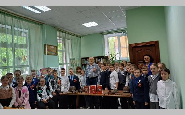 Брянский писатель Валерий Петраков познакомил школьников с книгами о судьбах участников Великой Отечественной войны