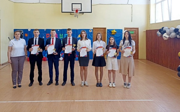 «Радугой талантов» завершили учебный год в Речицкой школе на Брянщине