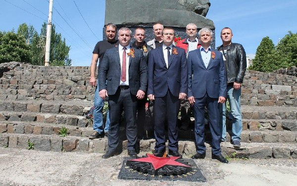 Представители Брянщины приняли участие в памятных мероприятиях в подшефной Брянке