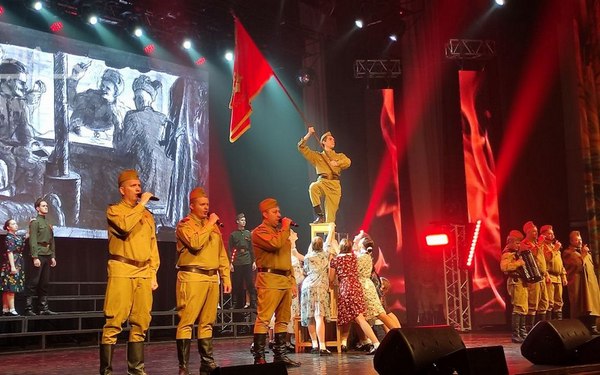 В Брянской филармонии проходит торжественный концерт «Победа за нами!»