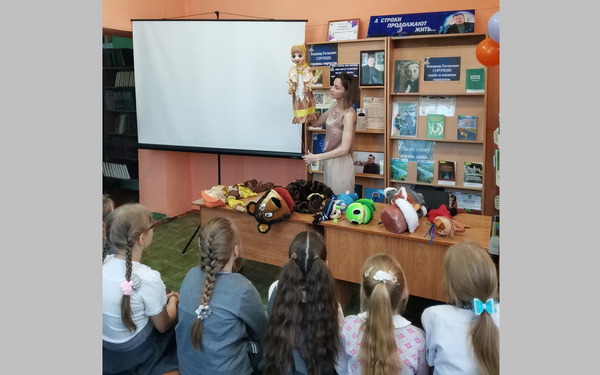 Первоклассников из Брянска научили «играть в куклы»