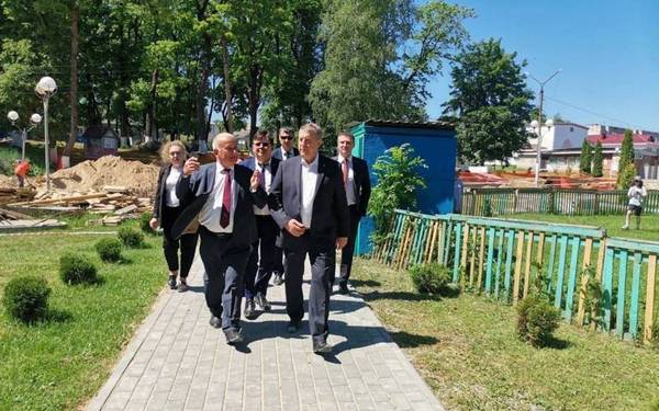 Губернатор Брянской области Александр Богомаз побывал на строительных объектах в Сураже