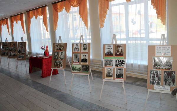 В Суземке Брянской области работает выставка «Они принесли нам победу в мае 1945 года»