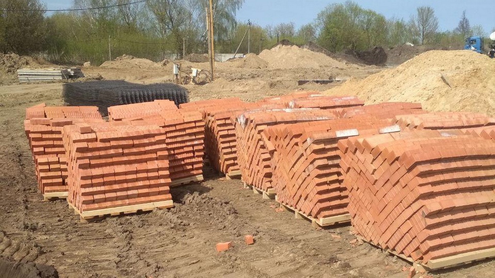 В Стародубе Брянской области продолжается строительство бассейна